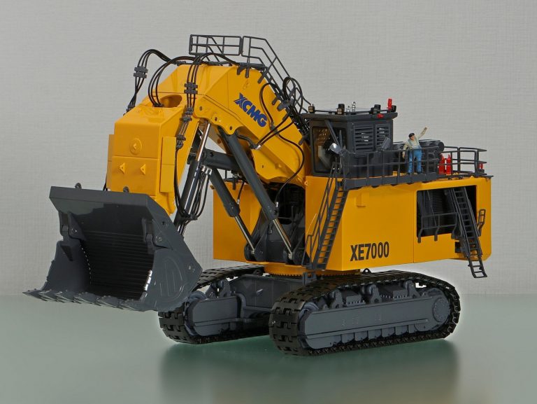 XCMG XE7000 career crawler hydraulic excavator