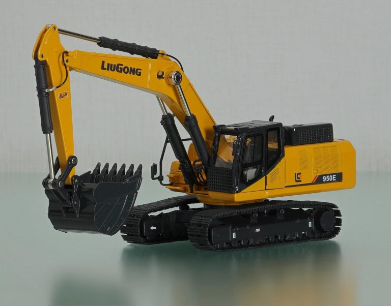 LiuGong CLG 950E crawler hydraulic excavator