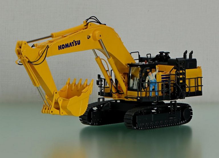 Komatsu PC1250-11 career crawler hydraulic excavator