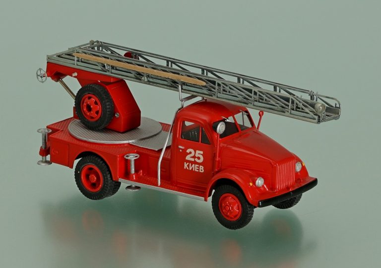 АЛР-17(51) модели ЛТ опытная пожарная автолестница с ручным приводом механизмов на шасси ГАЗ-51А