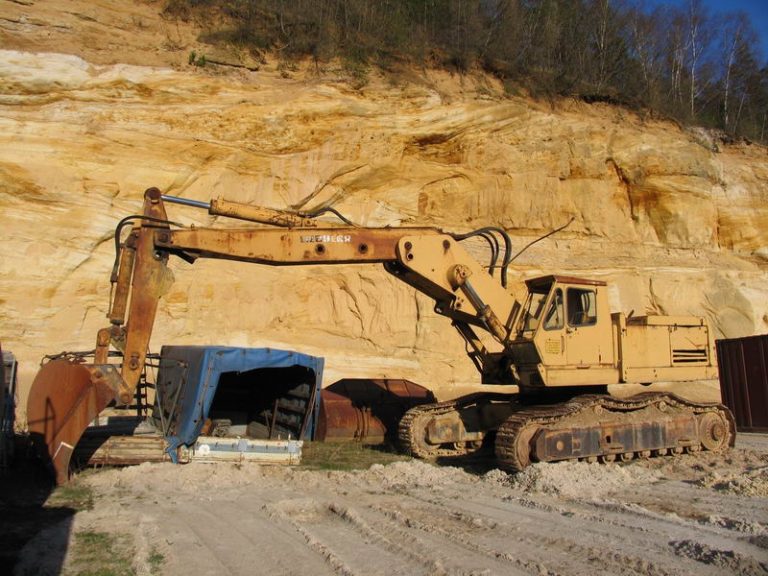 Liebherr R971 crawler hydraulic excavator
