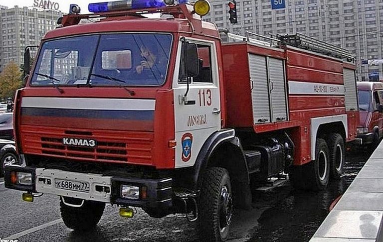 АЦ-10-100 (53228) ПМ-581 пожарная автоцистерна пенного тушения на шасси КамАЗ-53228