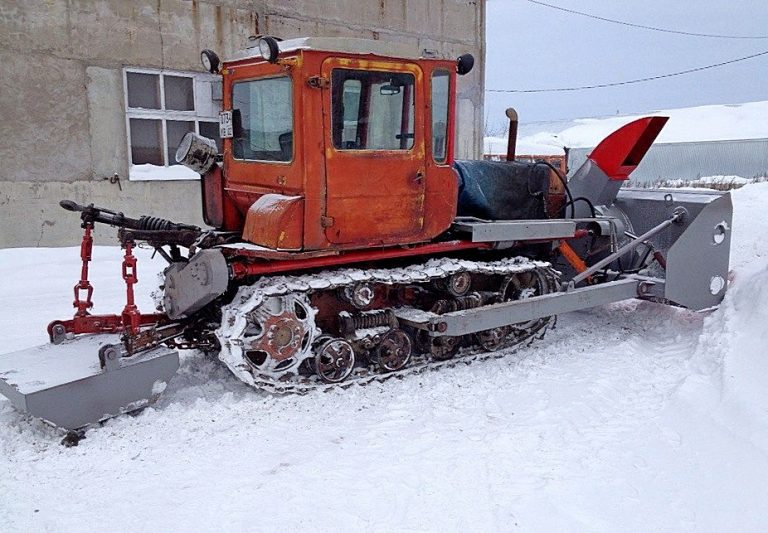  ДЭ-220А тракторный шнекороторный снегоочиститель на базе ДТ-75М