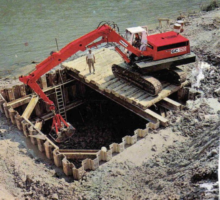 Poclain GC 120 crawler hydraulic excavator