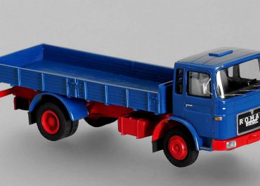 Roman 8.135F flatbed truck