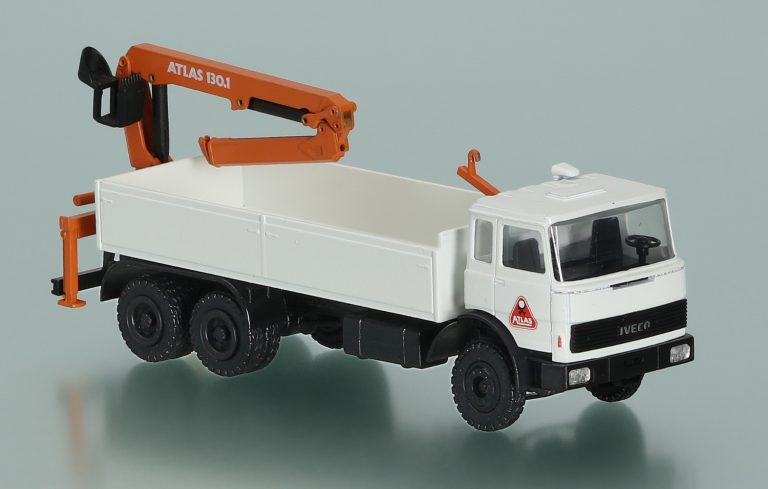 IVECO TurboStar 330-26 flatbed truck