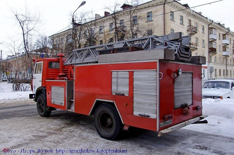 АЦЛ-3-40/17(43253), она же АЦ-3-40/АЛ-17(4925) ПМ-537 пожарная автоцистерна с лестницей на шасси КамАЗ-4925 или КамАЗ-4325