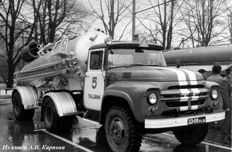 АВ-6(130В1) пожарный автомобиль воздушно-пенного тушения из переоборудованного АХ-6(130В1) с седельным тягачом ЗиЛ-130В1-66