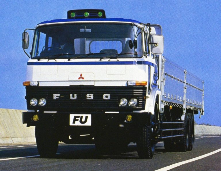 Mitsubishi Fuso The Great FV cargo car with van