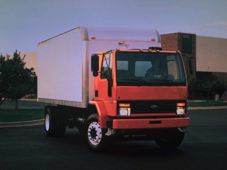 Ford Cargo 3424 medium-duty truck-van