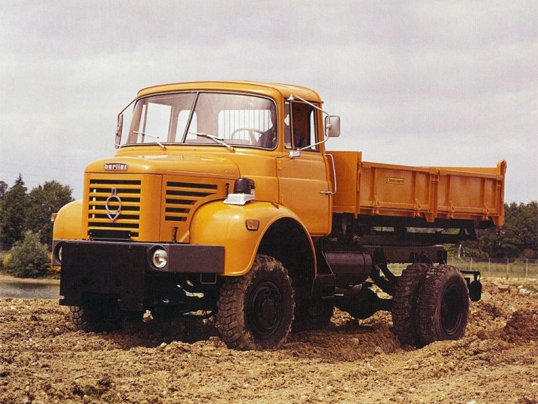 Berliet L 64 M4 medium-duty dump truck