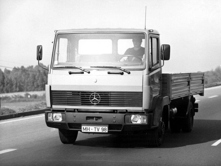 Mercedes Benz LN/LK 709-1117 low-duty flatbed truck