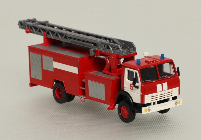 АЦЛ-3-40/17(43253), она же АЦ-3-40/АЛ-17(4925) ПМ-537 пожарная автоцистерна с лестницей на шасси КамАЗ-4925 или КамАЗ-4325