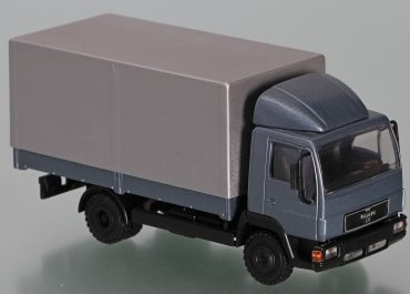 MAN L 2000 flatbed truck