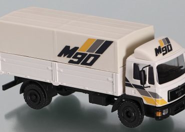 MAN M90 FL medium-duty flatbed truck