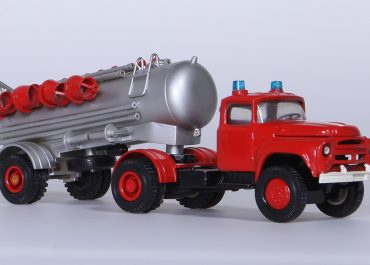 АВ-6(130В1) пожарный автомобиль воздушно-пенного тушения из переоборудованного АХ-6(130В1)-102В с седельным тягачом ЗиЛ-130В1-66