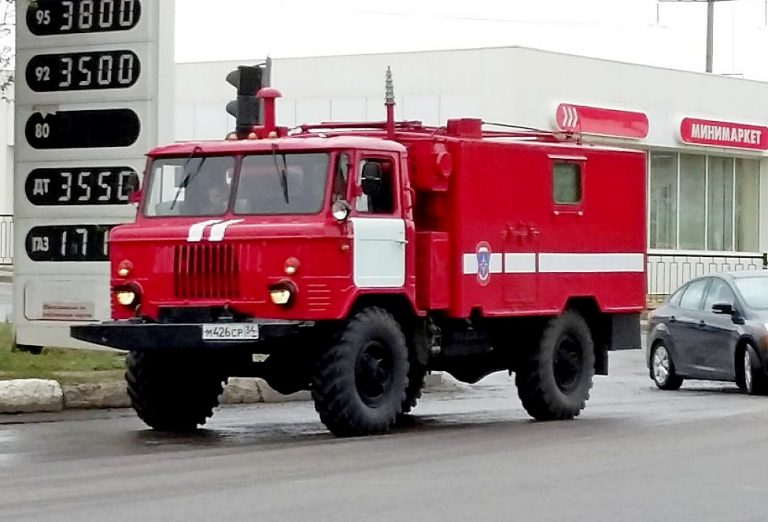 Пожарный автомобиль связи и освещения на базе командно-штабной машины Р-142Н(66) «Деймос» на шасси ГАЗ-66-15