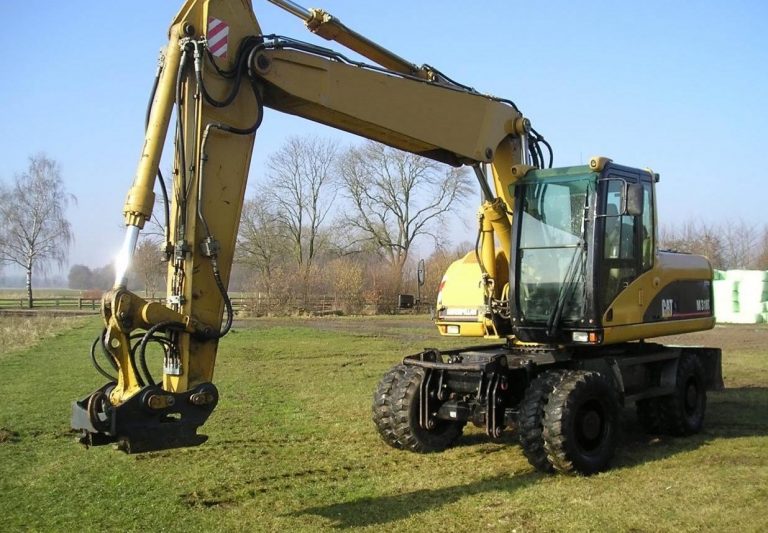 Caterpillar M318C Wheeled Hydraulic excavator