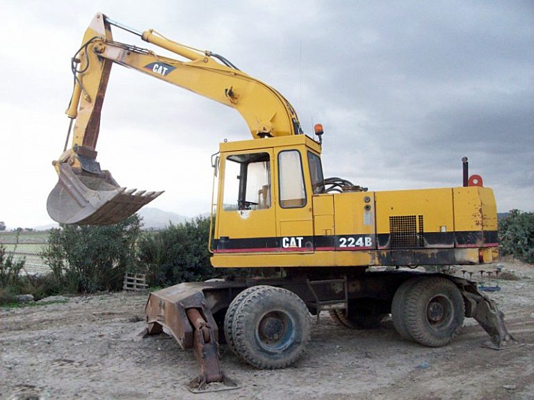 Caterpillar 224B, Eder M835B, Wheeled Hydraulic excavator