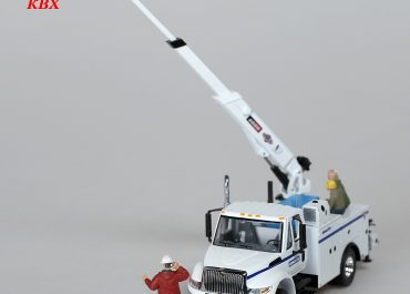 Internationl Dura Star «Komatsu» service truck with crane IMT 5525
