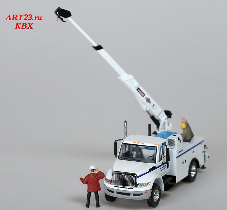 Internationl Dura Star «Komatsu» service truck with crane IMT 5525