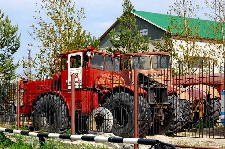 К-701 или К-700А «Кировец» пожарно-сельскохозяйственный трактор
