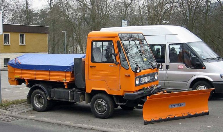 Multicar M26 mit Schneeschild  — municipal vehicle