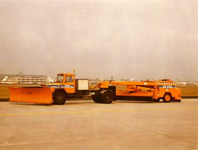 Snow sweeper for safe and clean runways from Mack U700ST Bucher Schorling P1