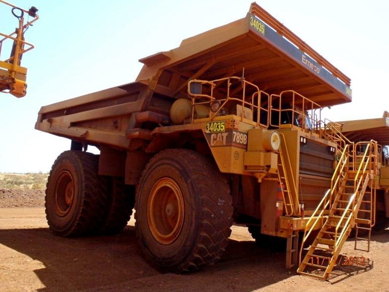 Caterpillar 789B Mining dump Truck