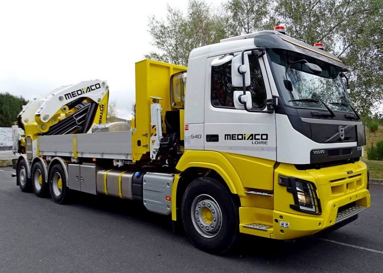 Volvo FMX500 Tridem «Mediaco» truck with crane Palfinger 78002 SH
