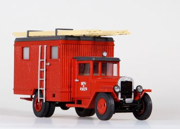 ЗиС-44 пожарный автобус, штаб или автомобиль связи и освещения, с отдельным деревянным кузовом-фургоном на шасси ЗиС-5В