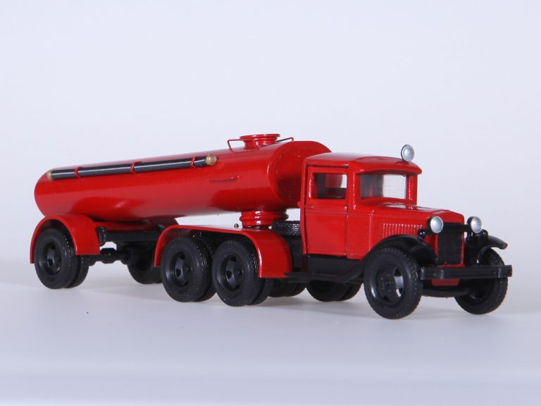 Пожарная автоцистерна из ГАЗ-ААА седельного тягача с полуприцепом