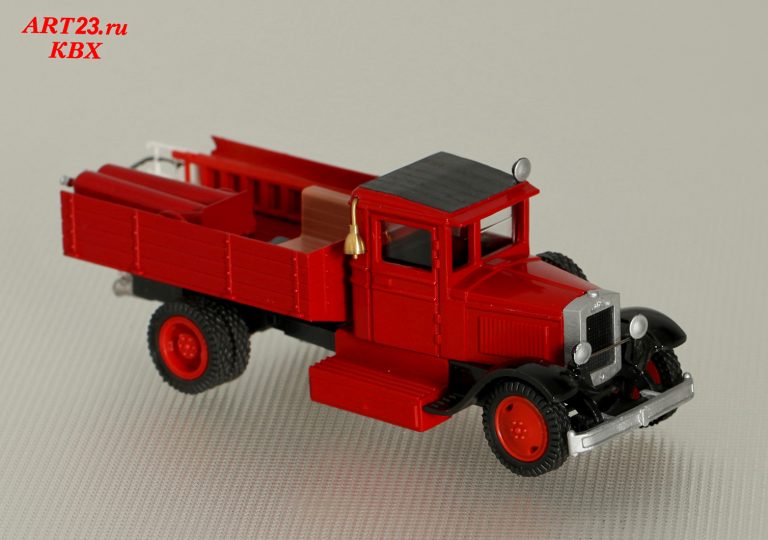 ЗиС-5 бортовой пожарный автомобиль с насосом и баллонами углекислотного тушения