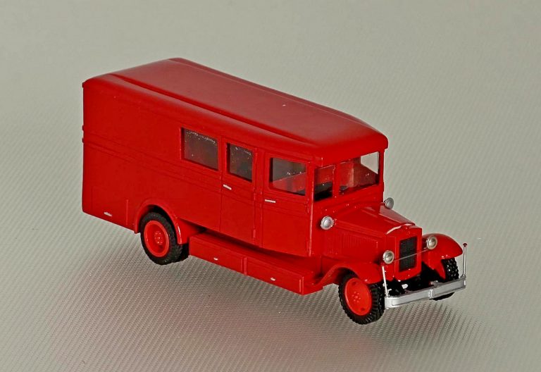 Пожарный автомобиль связи и освещения с кузовом автобусного типа на шасси ЗиС-11