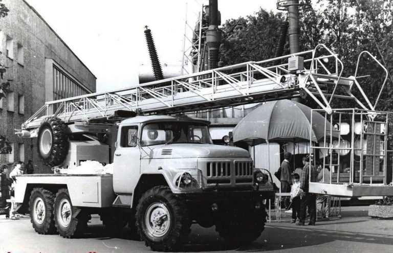 АЛ-30(131)-Л22 пожарная автолестница на шасси ЗиЛ-131