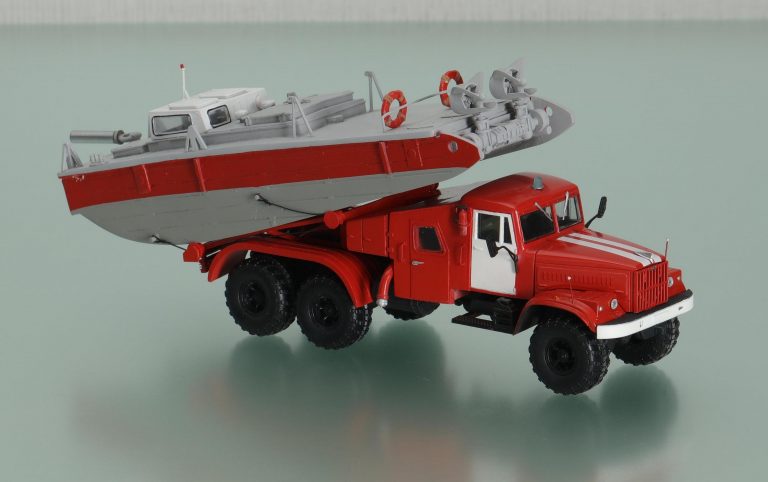 ПАК-40(255Б)-16650ПМ плавучая пожарная станция «Искра» из  грузовика КрАЗ-255Б1