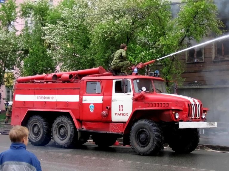 АЦ-40 (43202) модель ПМ-102Б пожарная автоцистерна на шасси Урал-43202