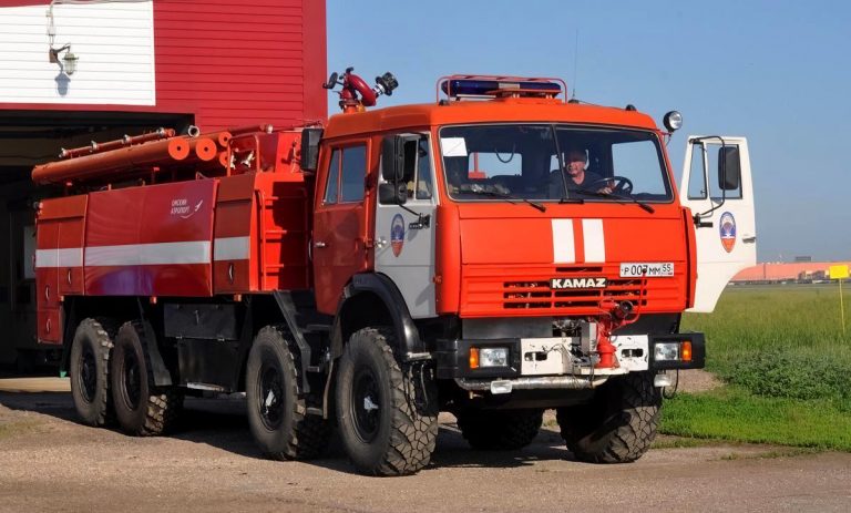 АА-12/60 (63501) аэродромный пожарный автомобиль на шасси КамАЗ-63501