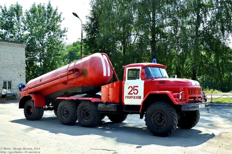 АЦ-40(131)-ЦП пожарная автопоезд-цистерна из тягача из ЗиЛ-131 с полуприцепом-цистерной от цементовоза С-853