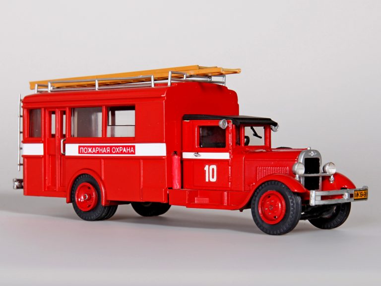 Автобус пожарной охраны на шасси ЗиС-11 с кузовом-фургоном АМО-Стандарт и партикаблем