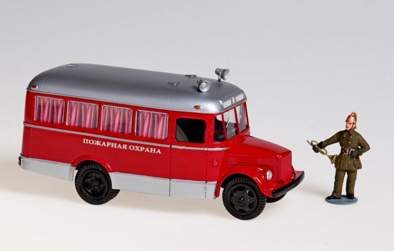 Пожарный агитационный автомобиль для проведения разъяснительной работы по противопожарным мероприятиям среди населения на базе 3-дверного автобуса КАвЗ-651А
