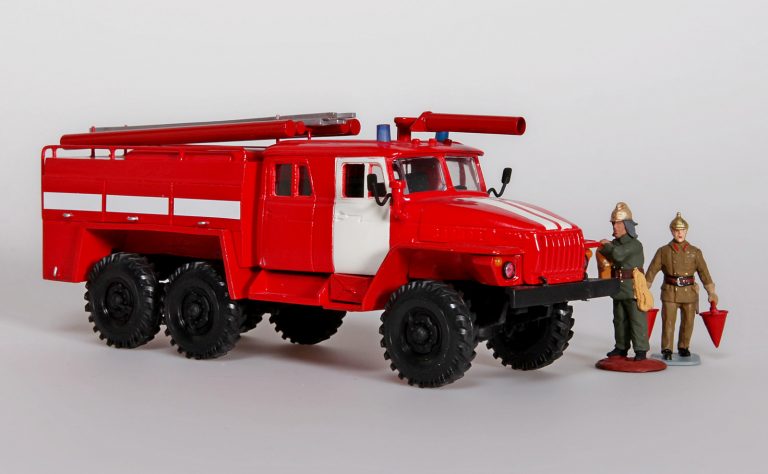 АЦ-40 (43202) модель ПМ-102Б пожарная автоцистерна на шасси Урал-43202