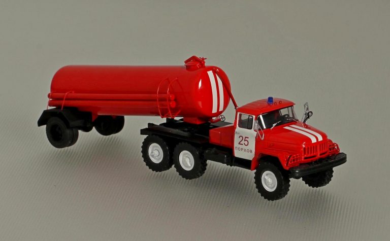 АЦ-40(131)-ЦП пожарная автопоезд-цистерна из тягача из ЗиЛ-131 с полуприцепом-цистерной от цементовоза С-853