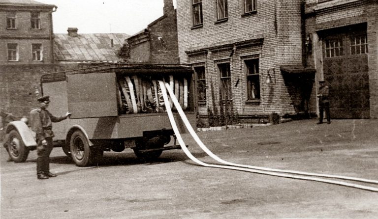 Пожарный рукавный автомобиль закрытого типа на шасси ЗиС-5