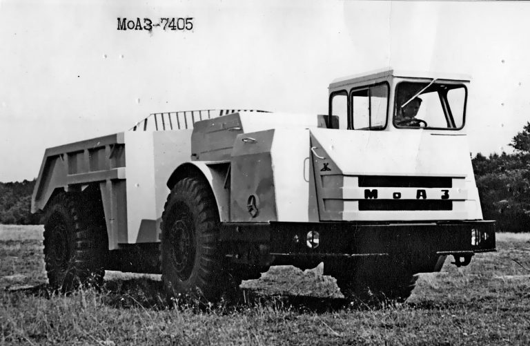 МоАЗ-7405-9586 самосвальный шарнирно-сочлененный автопоезд задней выгрузки для работ в шахтах и тоннелях