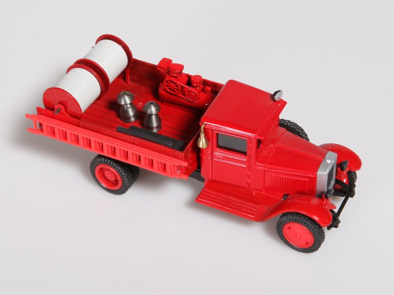 ЗиС-5 бортовой пожарный автомобиль неопределенного назначения с двумя съемными рукавными катушками и воздушным компрессором