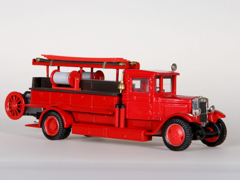 «Пожарный Автодоровец» линейка-автонасос с закрытой кабиной на шасси АМО-4, насос 4-АД-90