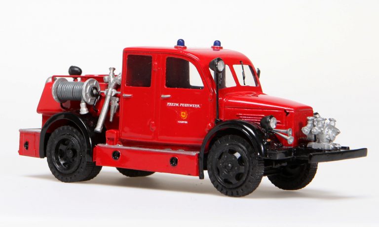 TLF-15-GAS-51 пожарная автоцистерна с передним насосом FPV 15/8 на шасси ГАЗ-51