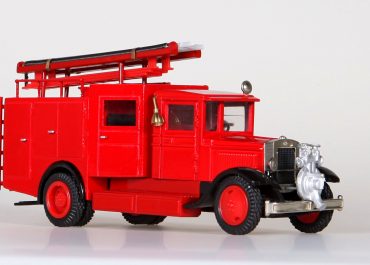 Пожарная автоцистерна с передним насосом на шасси ЗиС-5