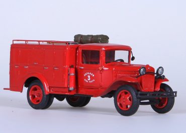 Пожарный рукавный автомобиль закрытого типа с кузовом фургон на шасси ГАЗ-АА